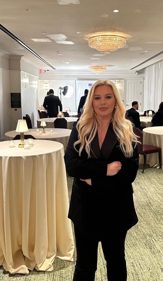 Midis Tiran&euml;s dhe New York-ut, flet p&euml;r her&euml; t&euml; par&euml;