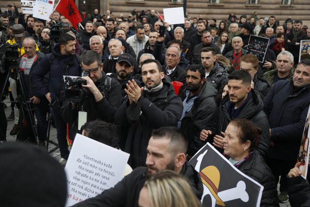 Pamjet nga protesta e Lapajt para Kryeministrisë!
