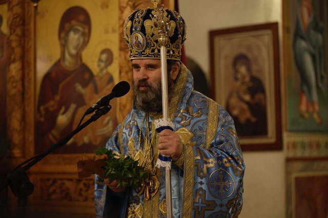 Foto/ Kryepeshkopi Joan drejton Mesh&euml;n e Ujit t&euml; Bekuar n&euml;