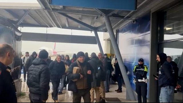 Kaos n&euml; aeroportin e Brindisit, pasagjer&euml; drejt Tiran&euml;s bllokohen