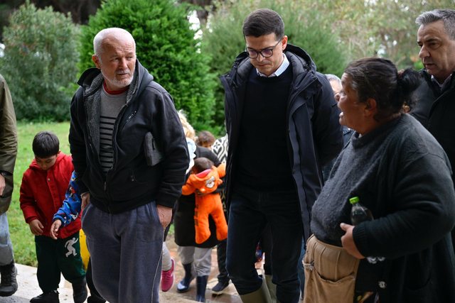 Ministri Vengu; Mbi 300 banor&euml; t&euml; Durr&euml;sit u strehuan pas