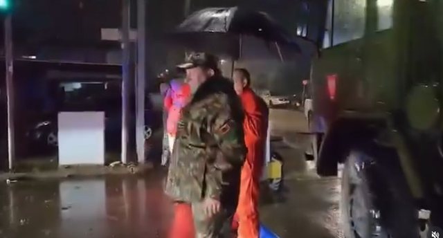 Përmbytje në Durrës/ FA në terren për largimin e ujit