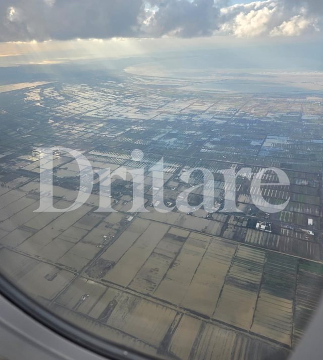 FOTO/ Shqip&euml;ria n&euml;n uj&euml;, pamje nga avioni!