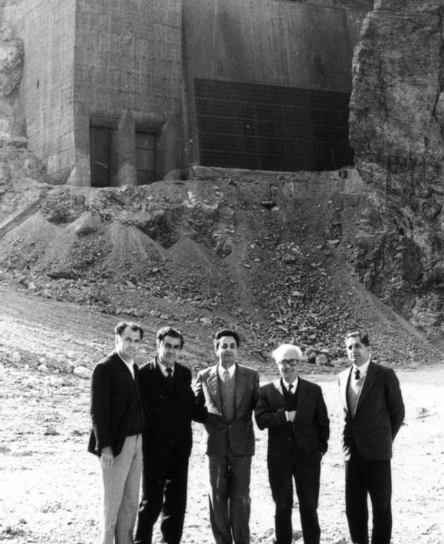 Turpi komb&euml;tar! Pse inxhinier&euml;t q&euml; nd&euml;rtuan vendin nuk