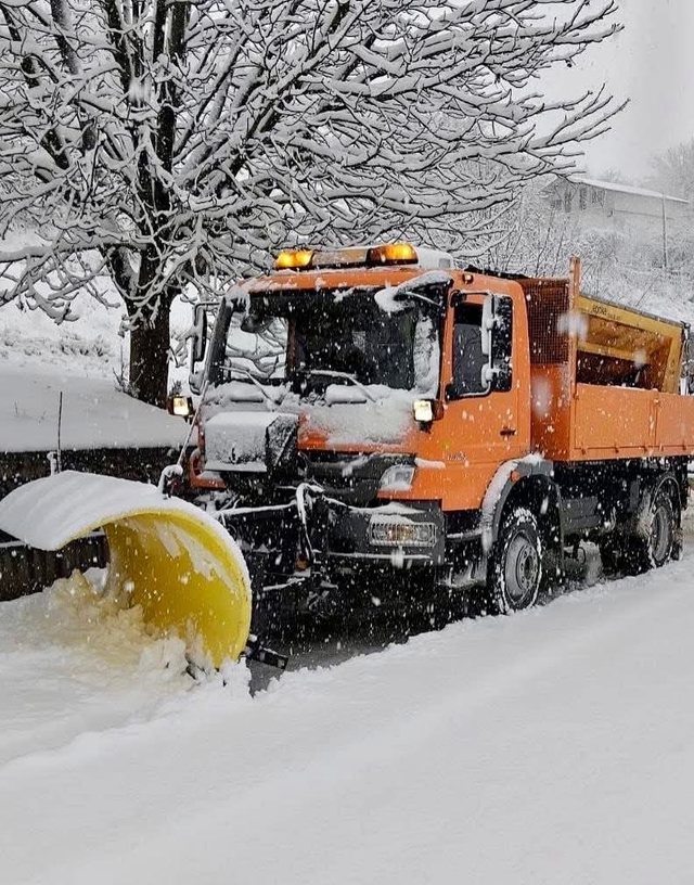 Shiu dhe d&euml;bora paralizojn&euml; vendin. Ja zonat n&euml; gjendje kritike!