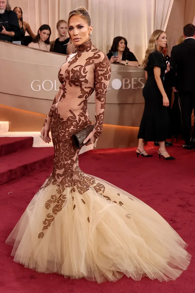 Yjet e Hollivudit shk&euml;lqejn&euml; n&euml; tapetin e kuq t&euml; Golden