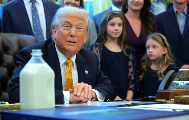 Trump firmos ligjin: Qum&euml;shti me yndyr&euml; t&euml; plot&euml; rikthehet