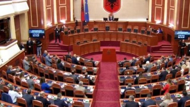 Sot nis sesioni i ri parlamentar, deputet&euml;t rikthehen n&euml; Kuvend!