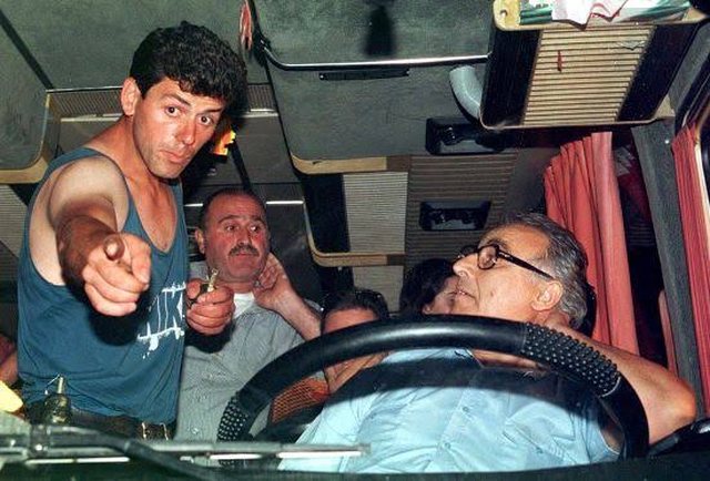 Ish-ministri tregon prapaskenat e pengmarrjes s&euml; autobusit grek, nga Flamur