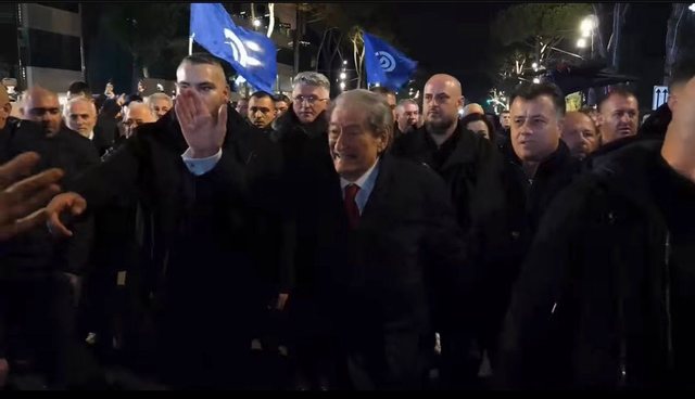 Berisha l&euml; selin&euml; e PD-s&euml; p&euml;r t&euml; nisur protest&euml;n