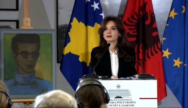 Spiropali n&euml; ceremonin&euml; e 90-vjetorit t&euml; lindjes s&euml;