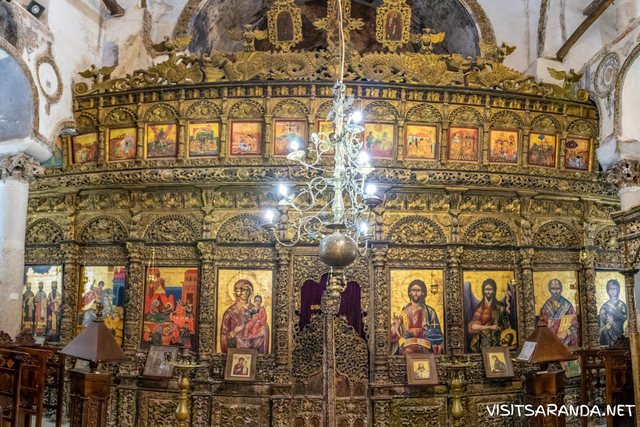 Pas 14 vjet&euml;sh, Ikonat e vjedhura t&euml; Labov&euml;s s&euml; Kryqit