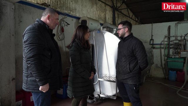 Fermer&euml;t e Kavaj&euml;s po importojn&euml; pun&euml;tor&euml; nga India: