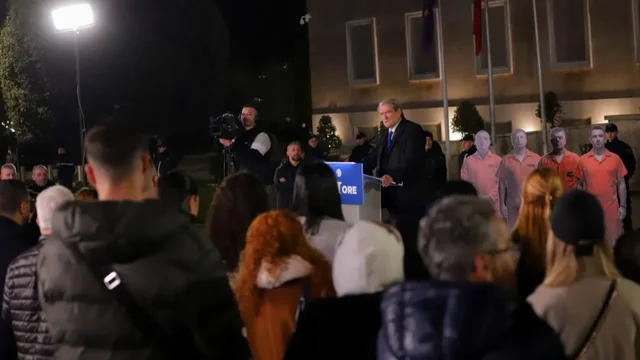 Berisha nj&euml; dit&euml; para protest&euml;s: Bashkohuni me ne n&euml;
