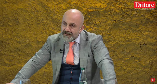 A do futet PD n&euml; &ccedil;ad&euml;r! Flet Romeo Kara!