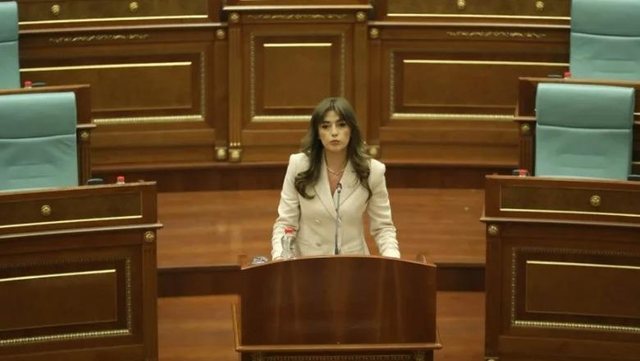 Konstituohet Kuvendi i Kosov&euml;s. Albulena Haxhiu zgjidhet kryetare