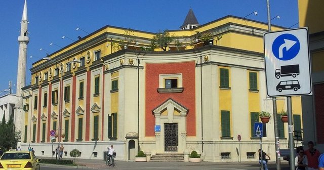 Rritje pagash n&euml; administrat&euml;n vendore, ja kush p&euml;rfiton!