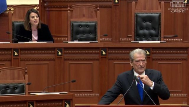 T&euml; kesh turp! Ko&ccedil;iu i kthehet Berish&euml;s: Nuk do t&rsquo;u