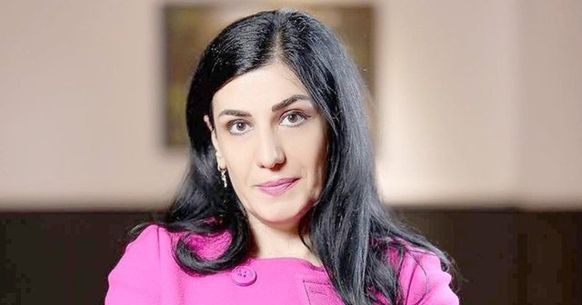 Ik&euml;n nga detyra Mirlinda Kar&ccedil;anaj, kush e z&euml; vendin e saj!