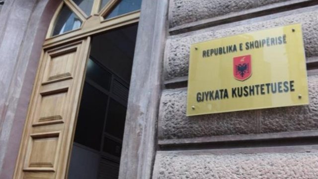 Kushtetuesja pranon pjes&euml;risht k&euml;rkes&euml;n e gjyqtar&euml;ve,