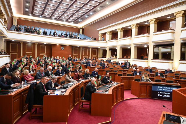 Kuvendi në seancë maratonë, miratohen projektligjet për