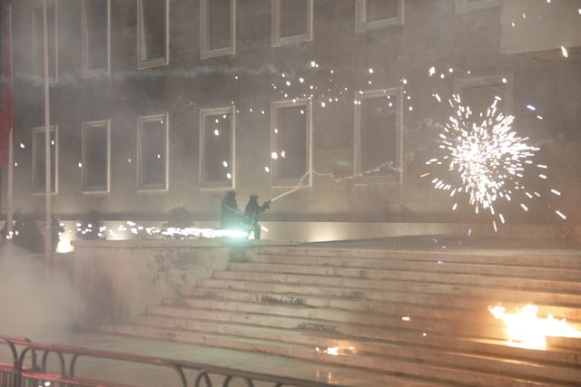 Foto/ &Ccedil;far&euml; nuk u pa nga protesta e Berish&euml;s!