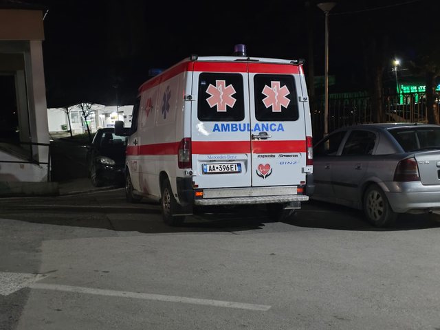 Makina bie n&euml; humner&euml;. Humb jet&euml;n 38-vje&ccedil;ari