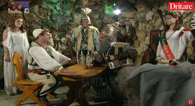 Ju kujtohet Agron Llakaj kur imitonte Berish&euml;n?