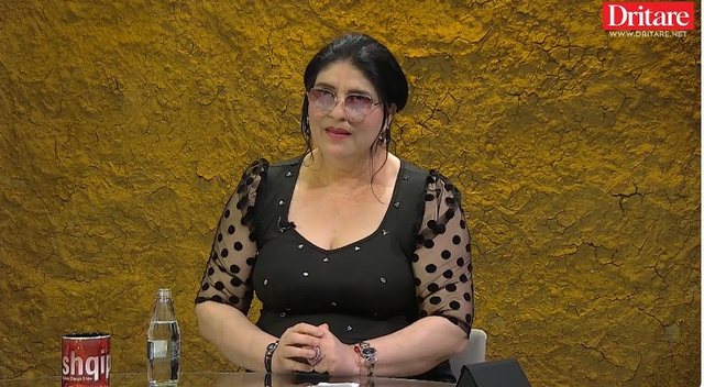 Fizioterapia si ila&ccedil;! Duart magjike te An&euml;s! Flet Ana P&euml;rmeti!
