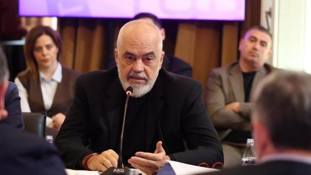 Reagon Rama: I thirr&euml;n njer&euml;zit t&euml; protestojn&euml; kund&euml;r