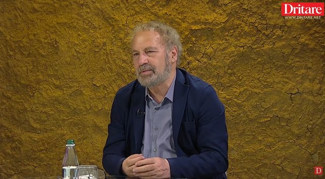Visar Zhiti rrëfen kohën e burgut dhe letrën sekrete të
