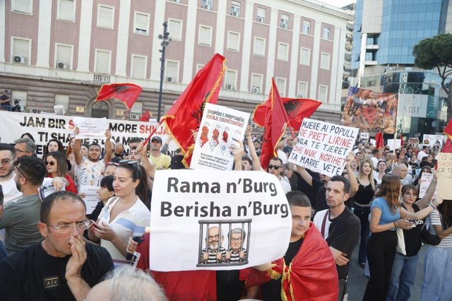 Video/ Nis protesta. Pjesëmarrësit kërkojnë burg për
