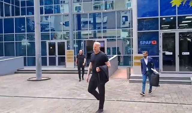 Video/ Igli Tare del nga SPAK-u pas mbi 5 ore marrjesh n&euml; pyetje. Zbardhen