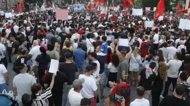 Dita e tet&euml; e protest&euml;s kund&euml;r projektit n&euml;