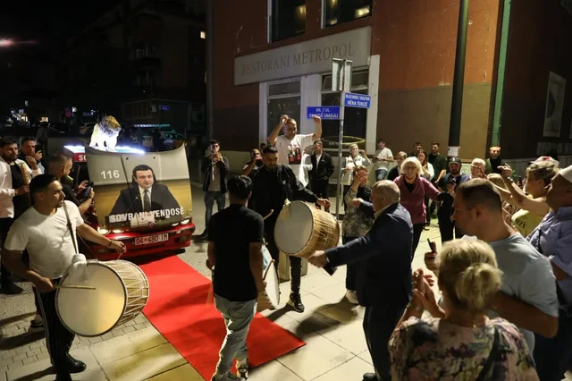 Nis festa e Vet&euml;vendosjes