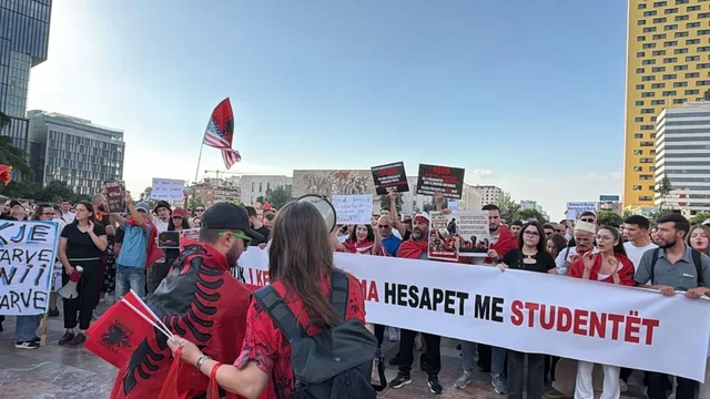 Protesta kund&euml;r projektit n&euml; Zv&euml;rnec, qytetar&euml;t