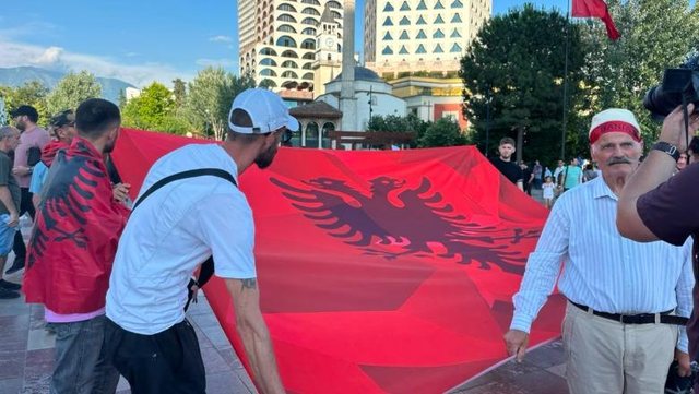 Dita e 10-t&euml; e protest&euml;s p&euml;r Zv&euml;rnecin, protestuesit