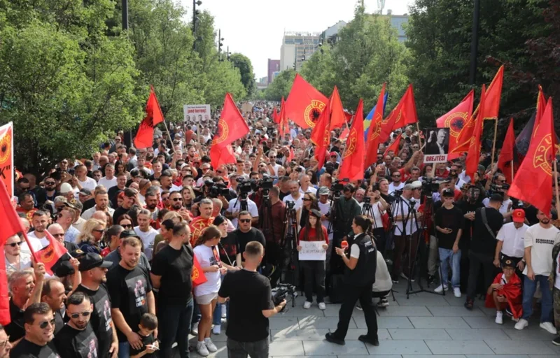 Mijëra qytetarë në protestë kundër Speciales në