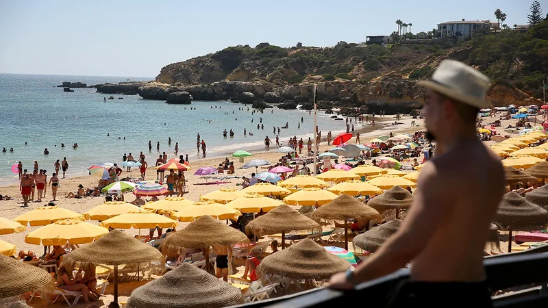 Evropa vendos gjoba për turistët problematikë!