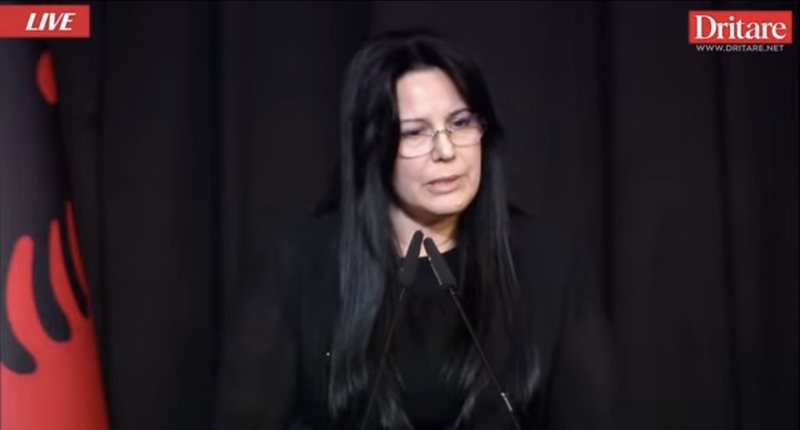 Lamtumirë Fatos, Xhoana Nano: Faleminderit që më dhe