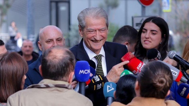 Pse Ndrea Pendi doli me sy të nxirë një ditë pas 21 janarit?