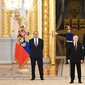 Putin flet p&euml;r paqe diplomatike me Evrop&euml;n, por k&euml;rkon&hellip;