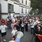 Pamjet/ Pas dhun&euml;s n&euml; protest&euml;n e Zv&euml;rnecit, qytetar&euml;t