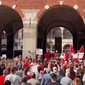 Italian&euml;t protestuesve shqiptar&euml;: Ikni dhe protestoni n&euml;