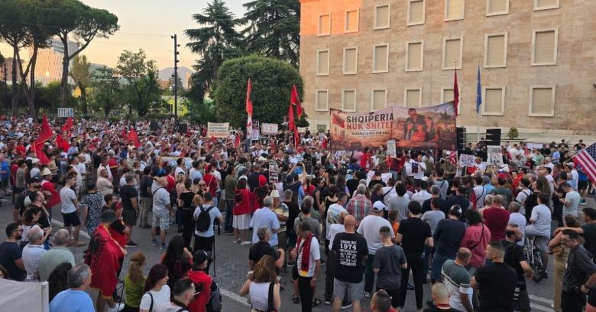 protesta-ne-bulevard-vetem-skenografia-beteja