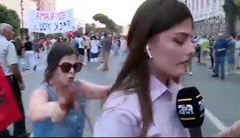 AGSH: D&euml;nojm&euml; me forc&euml; sulmin fizik ndaj gazetares n&euml;