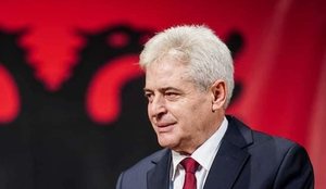 Ali Ahmeti p&euml;r protestat n&euml; Tiran&euml;: Po goditet turizmi dhe