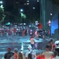 P&euml;rshkall&euml;zohet protesta n&euml; Tiran&euml;, policia shp&euml;rndan