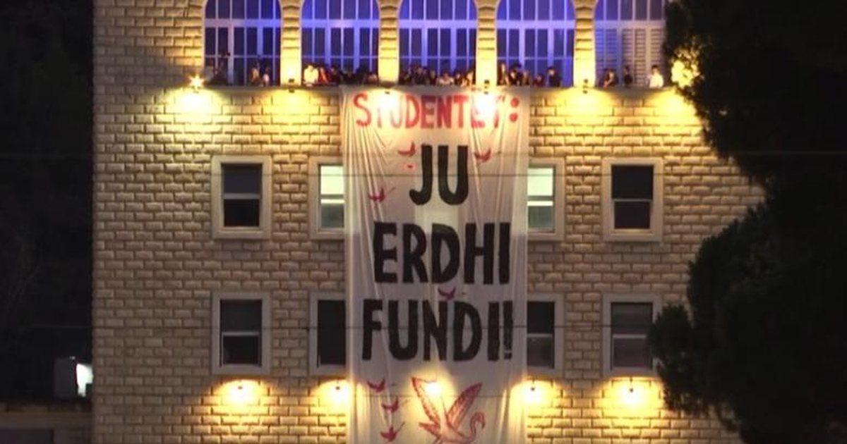 pamje-protestuesit-hyjne-ne-universitetin-politeknik