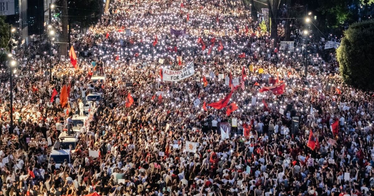 Protestat në Shqipëri shndërrohen në antisemiti   